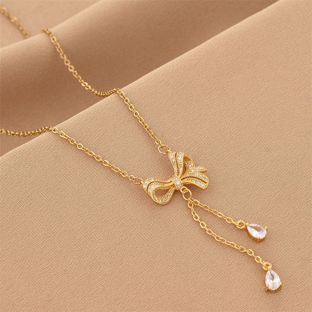 قلادة نسائية فاخرة مرصعة باحجار الكريستال مطلية باللون الذهبي